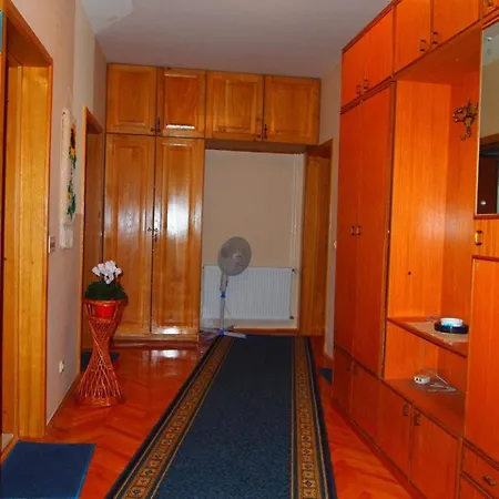 Apartment In 6991